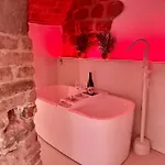 Medieval Hydro Chrome Kingsize Therapy In Lägenhet Perugia