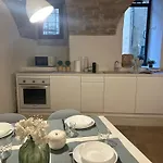 Apartman Medieval Hydro Chrome Kingsize Therapy In