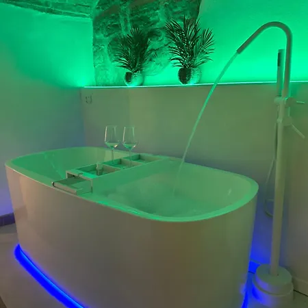 Apartman Medieval Hydro Chrome Kingsize Therapy In Perugia