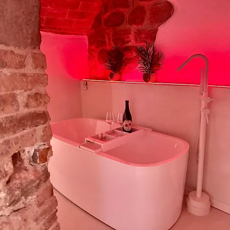 Medieval Hydro Chrome Kingsize Therapy In 公寓 佩鲁贾