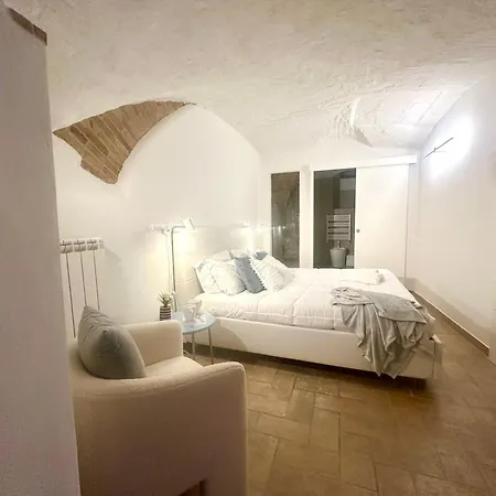 Апартаменты Medieval Hydro Chrome Kingsize Therapy In *