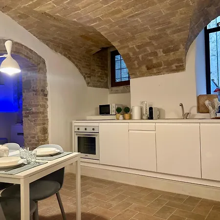 Medieval Hydro Chrome Kingsize Therapy In 公寓 佩鲁贾