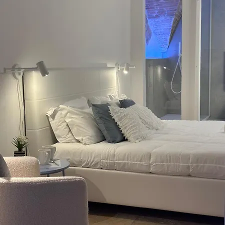 Medieval Hydro Chrome Kingsize Therapy In Apartment *