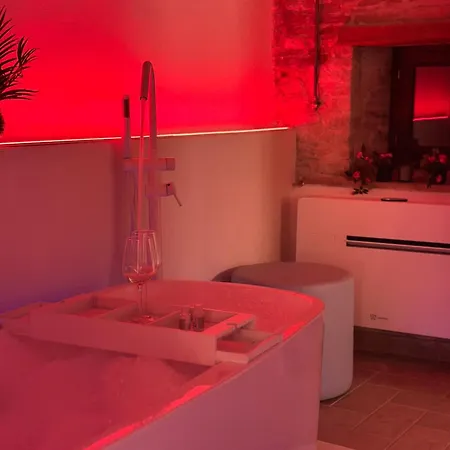 Medieval Hydro Chrome Kingsize Therapy In Apartman Perugia