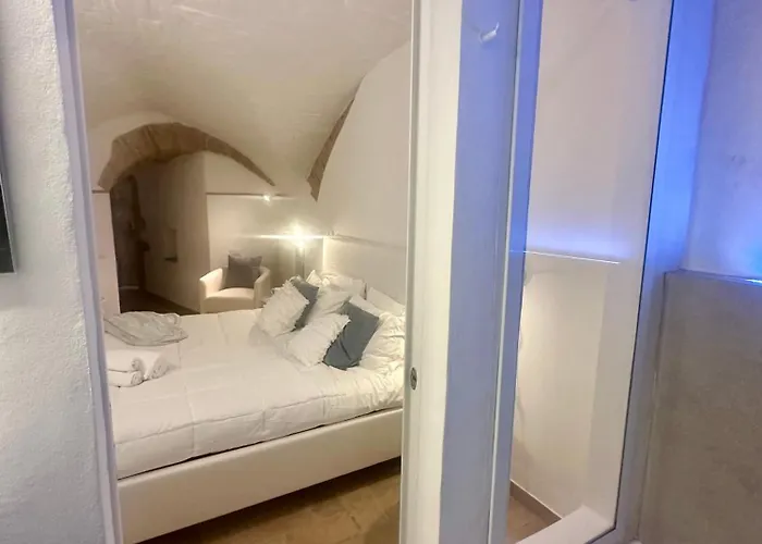 Medieval Hydro Chrome Kingsize Therapy In דירה