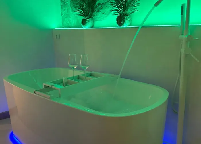 Апартаменты Medieval Hydro Chrome Kingsize Therapy In Перуджа